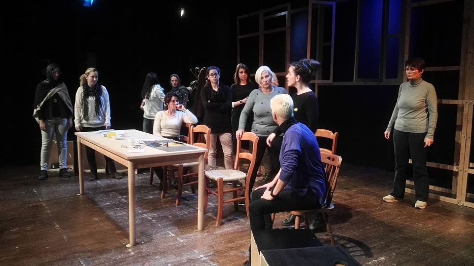 scena da spettacolo teatrale 7 minuti